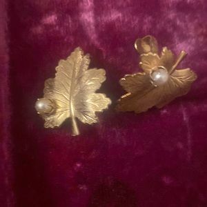 Gold leaf pearl clipon earrings